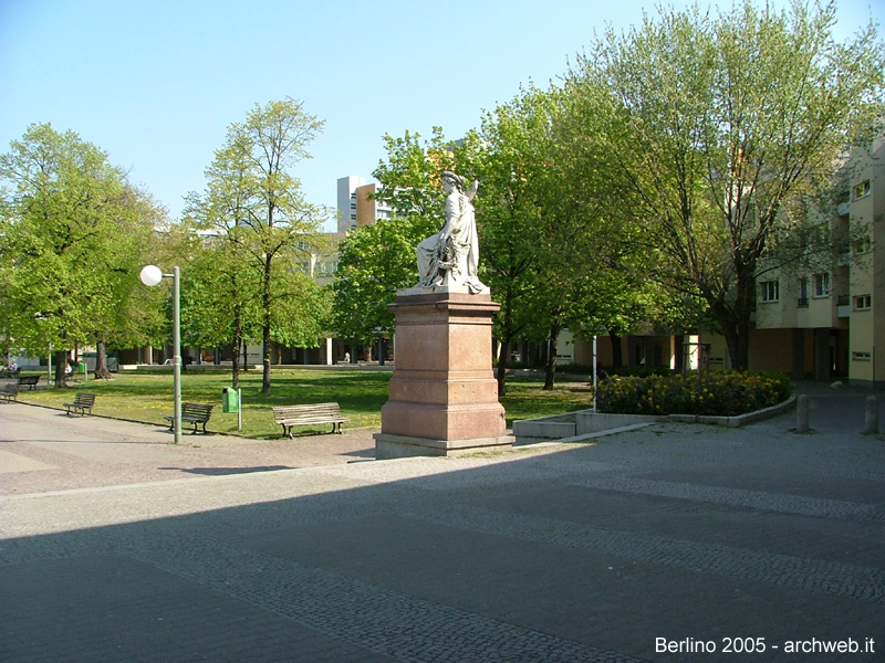 121 - Mehringplatz