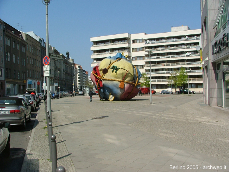 132 - Bethlehemkirchplatz - Strana scultura