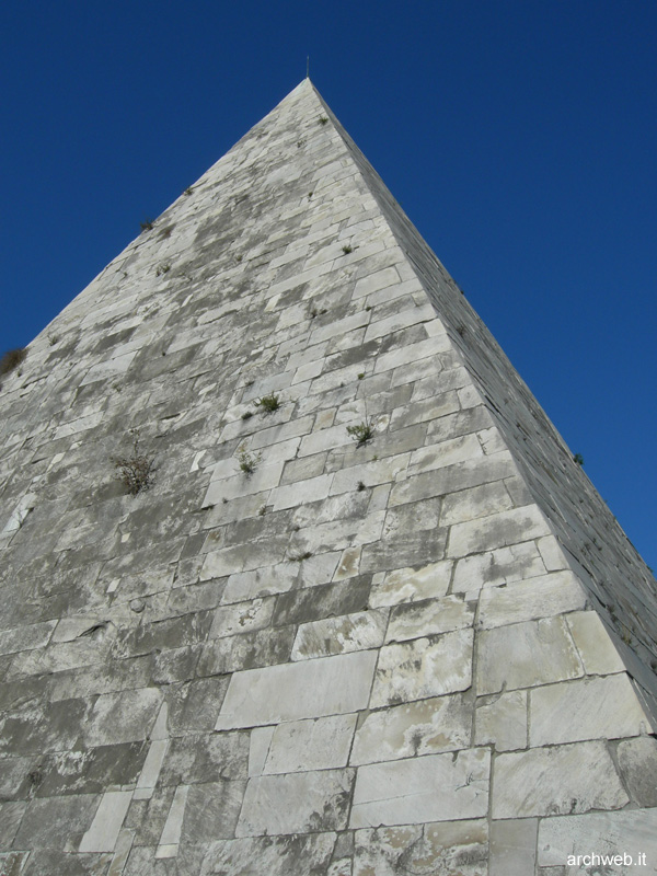 piramide_cestia_01