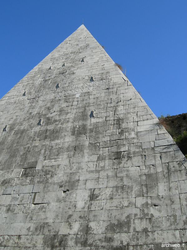 piramide_cestia_04