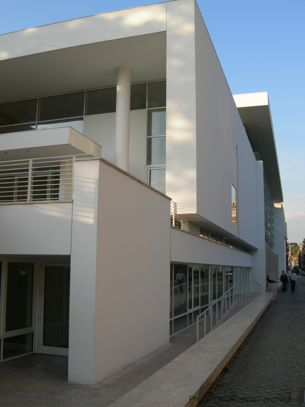 ara_pacis_meier_06